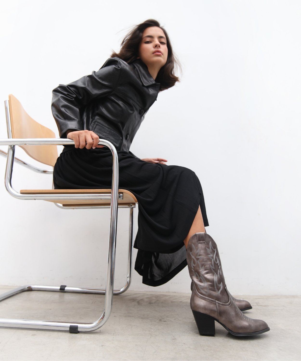 Botas cowboy media caña tacón metalizadas image number null